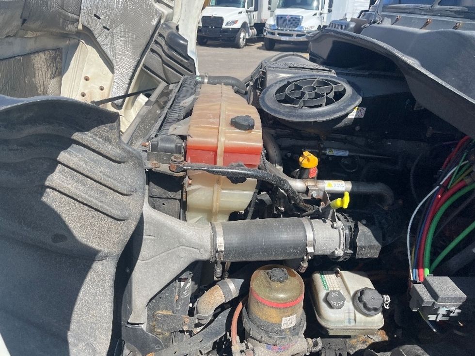 Day Cab Tractor-Heavy Duty Tractors-Freightliner-2017-Cascadia 11364ST-Middlefield-OH-558,585\n\t\tmiles-$ 27,500 - Image 15