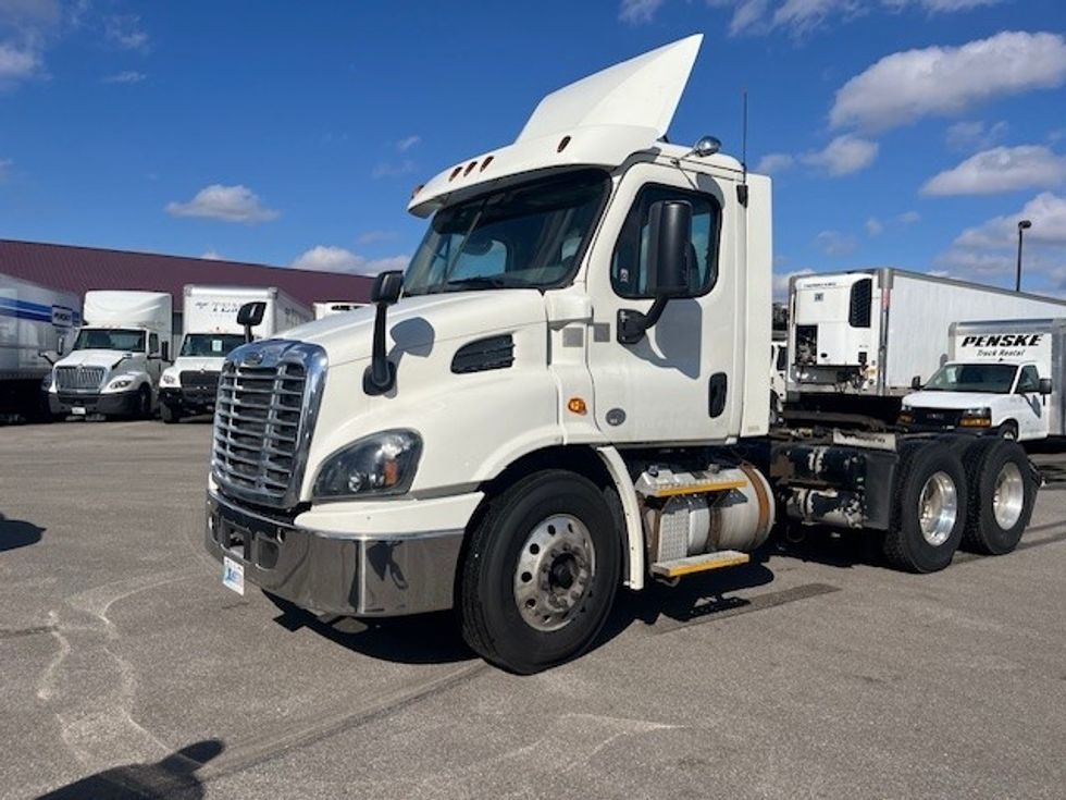 Day Cab Tractor-Heavy Duty Tractors-Freightliner-2017-Cascadia 11364ST-Middlefield-OH-558,585\n\t\tmiles-$ 27,500 - Image 3