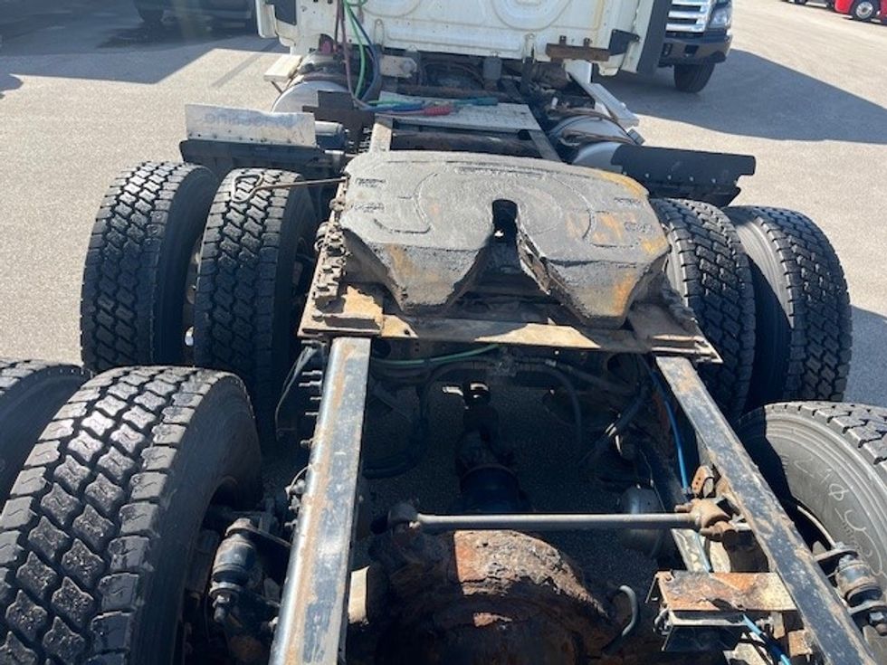 Day Cab Tractor-Heavy Duty Tractors-Freightliner-2017-Cascadia 11364ST-Middlefield-OH-558,585\n\t\tmiles-$ 27,500 - Image 6