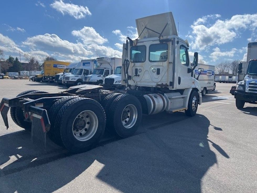 Day Cab Tractor-Heavy Duty Tractors-Freightliner-2017-Cascadia 11364ST-Middlefield-OH-558,585\n\t\tmiles-$ 27,500 - Image 7