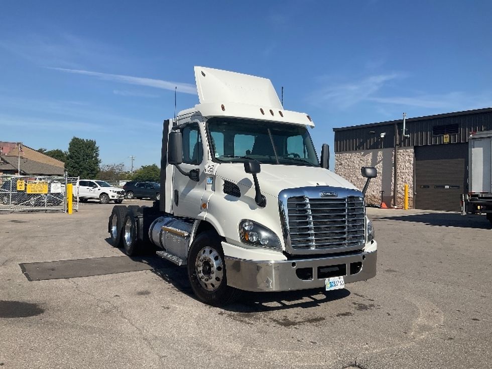 Day Cab Tractor-Heavy Duty Tractors-Freightliner-2017-Cascadia 11364ST-Piqua-OH-558,125\n\t\tmiles-$ 28,750 - Image 1