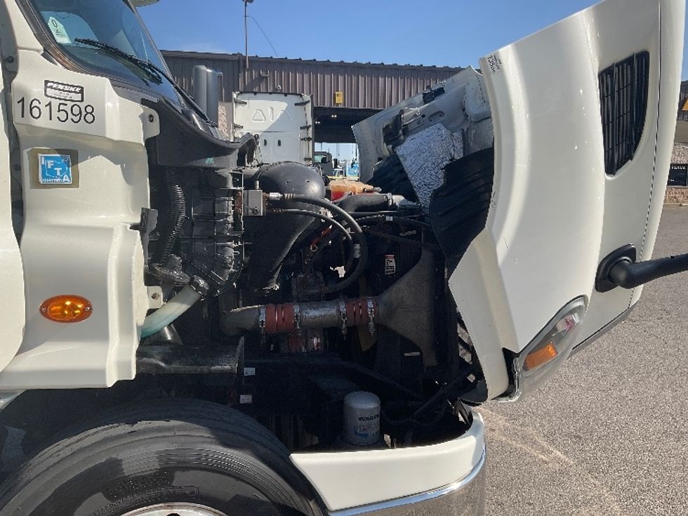 Day Cab Tractor-Heavy Duty Tractors-Freightliner-2017-Cascadia 11364ST-Piqua-OH-558,125\n\t\tmiles-$ 28,750 - Image 15