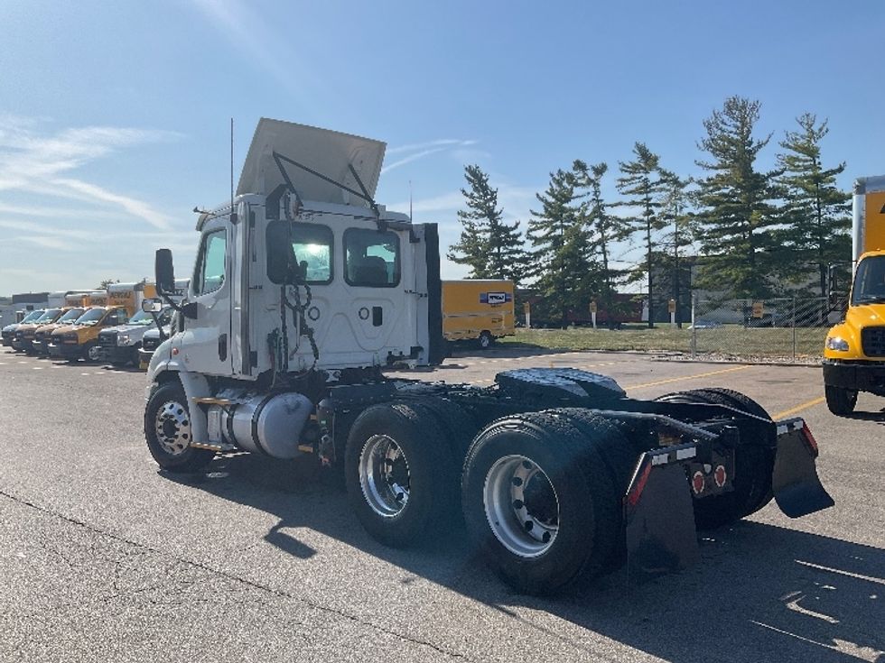 Day Cab Tractor-Heavy Duty Tractors-Freightliner-2017-Cascadia 11364ST-Piqua-OH-558,125\n\t\tmiles-$ 28,750 - Image 5