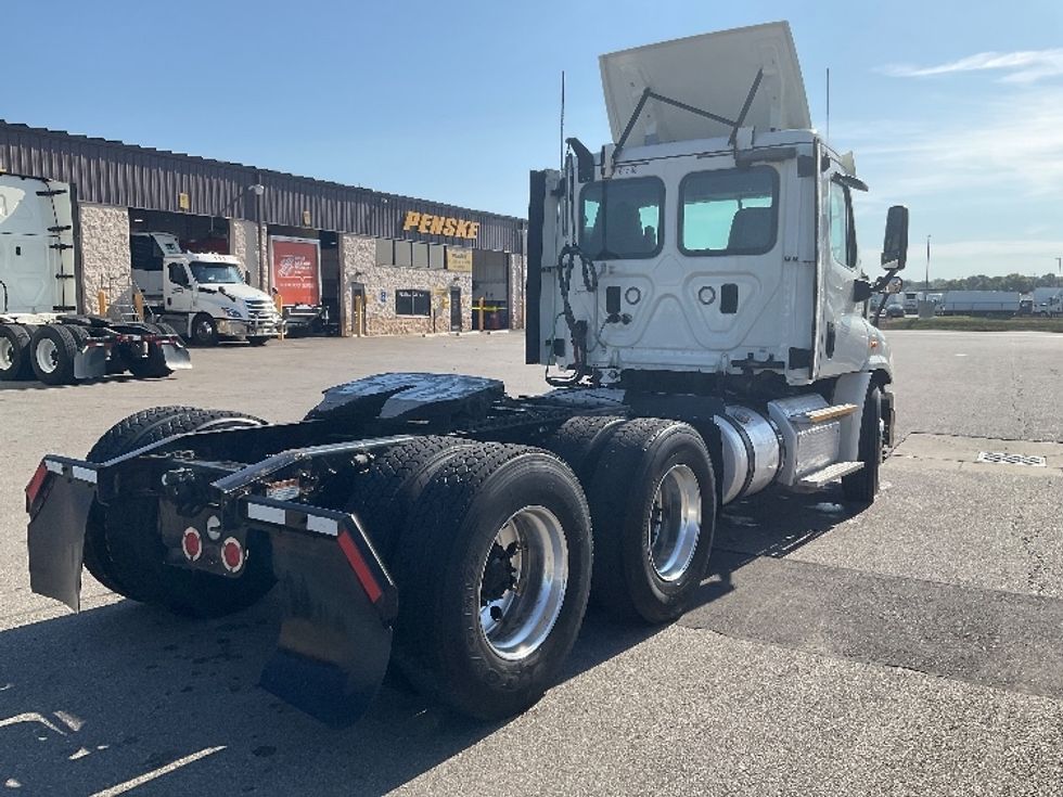 Day Cab Tractor-Heavy Duty Tractors-Freightliner-2017-Cascadia 11364ST-Piqua-OH-558,125\n\t\tmiles-$ 28,750 - Image 7