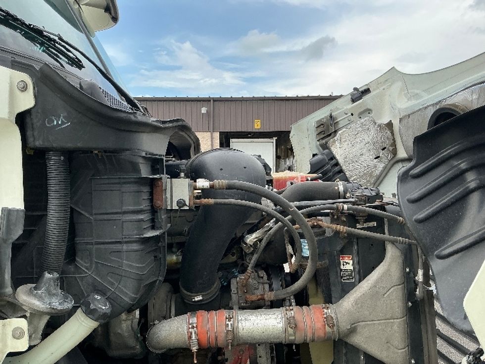 Day Cab Tractor-Heavy Duty Tractors-Freightliner-2017-Cascadia 11364ST-Piqua-OH-588,088\n\t\tmiles-$ 27,500 - Image 15