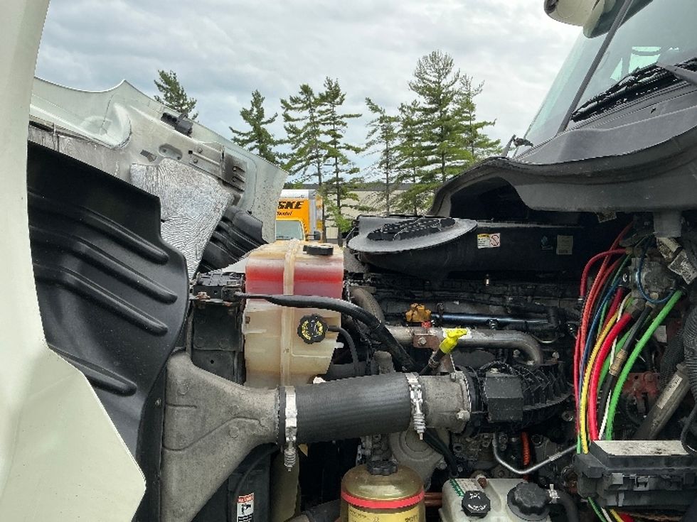 Day Cab Tractor-Heavy Duty Tractors-Freightliner-2017-Cascadia 11364ST-Piqua-OH-588,088\n\t\tmiles-$ 27,500 - Image 16