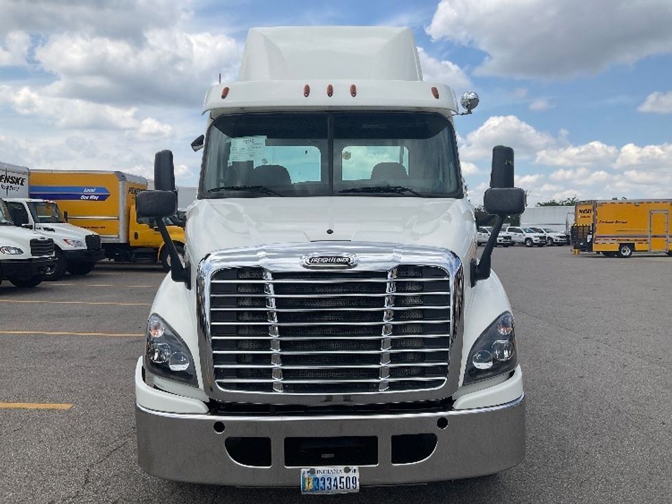 Day Cab Tractor-Heavy Duty Tractors-Freightliner-2017-Cascadia 11364ST-Piqua-OH-594,740\n\t\tmiles-$ 27,500 - Image 2