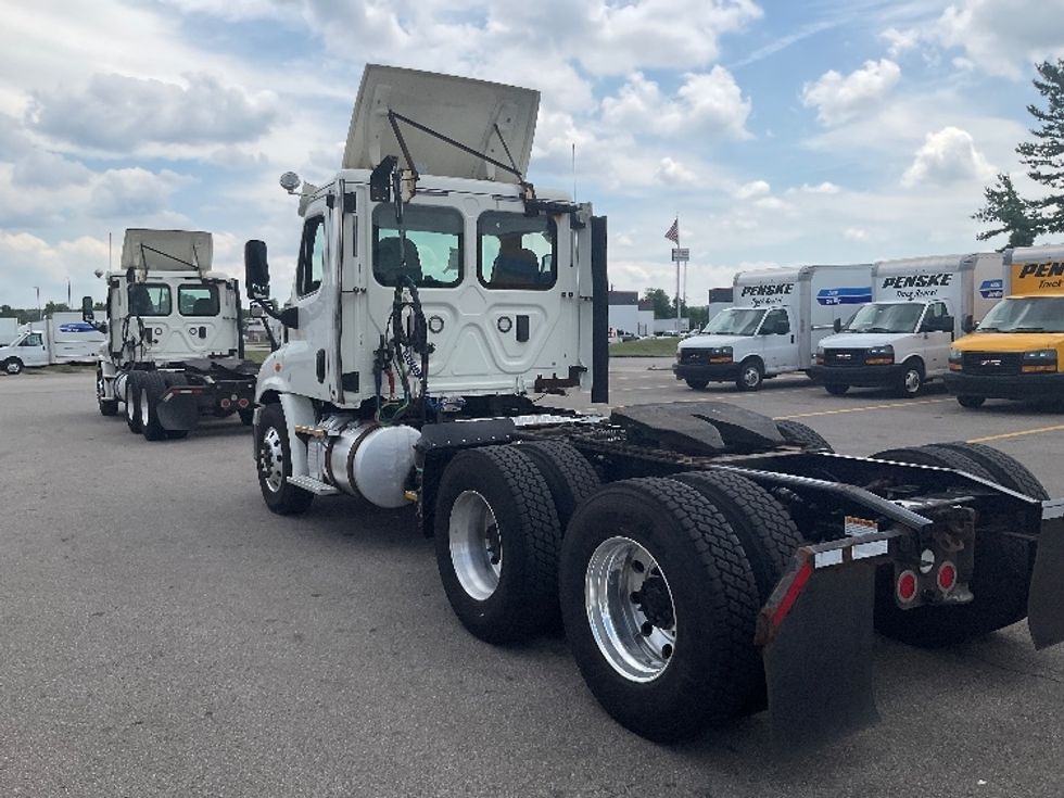 Day Cab Tractor-Heavy Duty Tractors-Freightliner-2017-Cascadia 11364ST-Piqua-OH-594,740\n\t\tmiles-$ 27,500 - Image 5