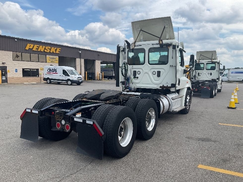 Day Cab Tractor-Heavy Duty Tractors-Freightliner-2017-Cascadia 11364ST-Piqua-OH-594,740\n\t\tmiles-$ 27,500 - Image 7