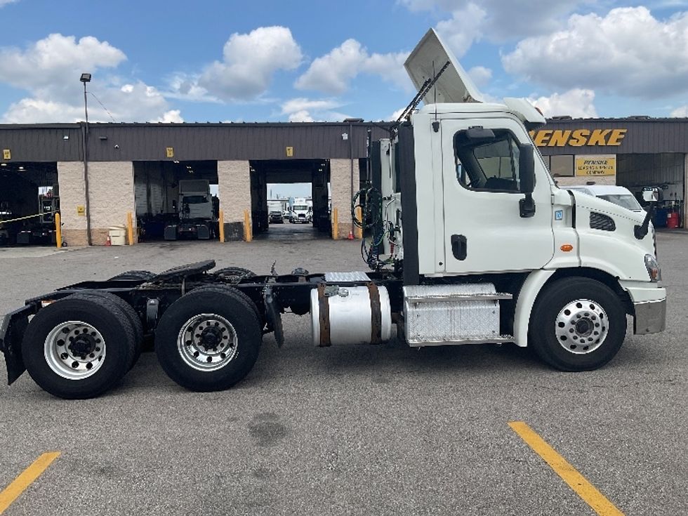 Day Cab Tractor-Heavy Duty Tractors-Freightliner-2017-Cascadia 11364ST-Piqua-OH-594,740\n\t\tmiles-$ 27,500 - Image 8