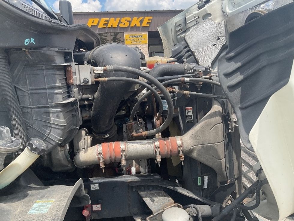 Day Cab Tractor-Heavy Duty Tractors-Freightliner-2017-Cascadia 11364ST-Piqua-OH-597,707\n\t\tmiles-$ 27,250 - Image 15