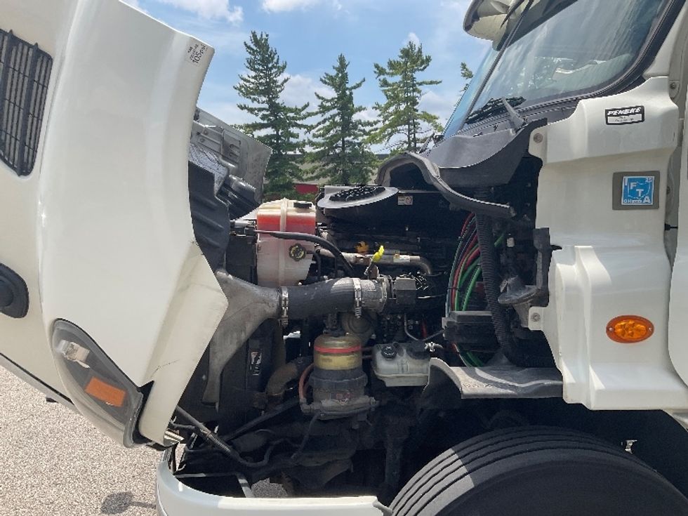 Day Cab Tractor-Heavy Duty Tractors-Freightliner-2017-Cascadia 11364ST-Piqua-OH-597,707\n\t\tmiles-$ 27,250 - Image 16