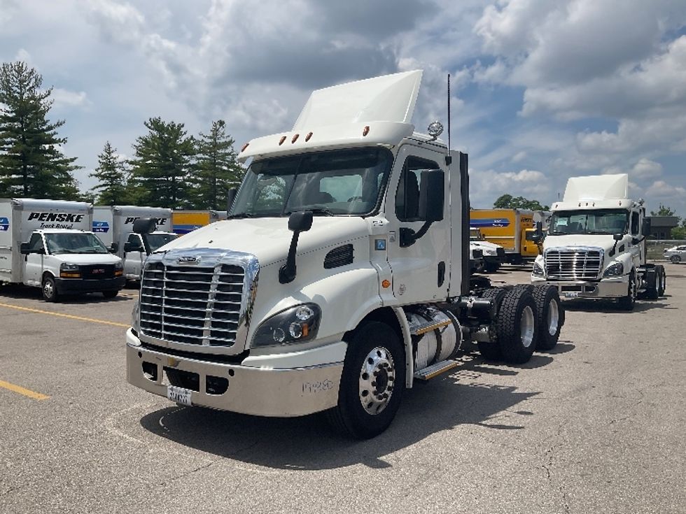 Day Cab Tractor-Heavy Duty Tractors-Freightliner-2017-Cascadia 11364ST-Piqua-OH-597,707\n\t\tmiles-$ 27,250 - Image 3