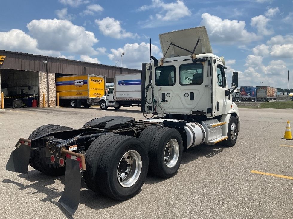 Day Cab Tractor-Heavy Duty Tractors-Freightliner-2017-Cascadia 11364ST-Piqua-OH-597,707\n\t\tmiles-$ 27,250 - Image 7