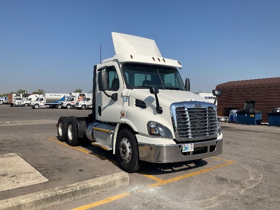 Day Cab Tractor-Heavy Duty Tractors-Freightliner-2017-Cascadia 11364ST-Piqua-OH-598,748\n\t\tmiles-$ 25,750 - Image 1