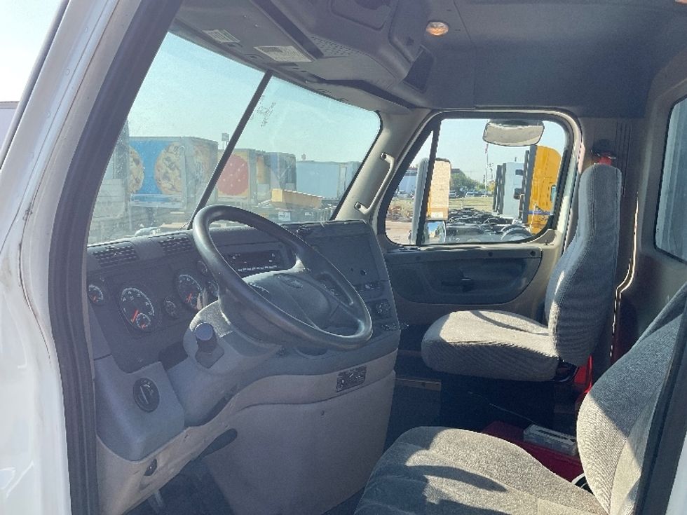Day Cab Tractor-Heavy Duty Tractors-Freightliner-2017-Cascadia 11364ST-Piqua-OH-598,748\n\t\tmiles-$ 25,750 - Image 10