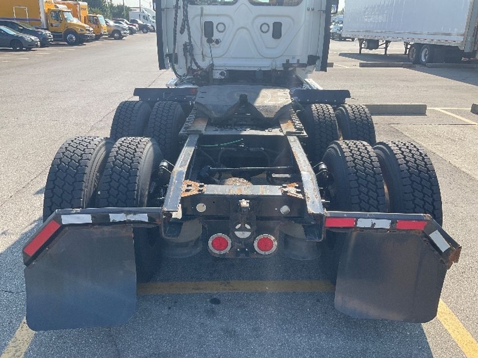 Day Cab Tractor-Heavy Duty Tractors-Freightliner-2017-Cascadia 11364ST-Piqua-OH-598,748\n\t\tmiles-$ 25,750 - Image 6