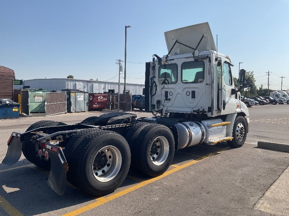 Day Cab Tractor-Heavy Duty Tractors-Freightliner-2017-Cascadia 11364ST-Piqua-OH-598,748\n\t\tmiles-$ 25,750 - Image 7