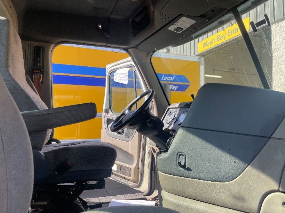 Day Cab Tractor-Heavy Duty Tractors-Freightliner-2017-Cascadia 11364ST-Pittsburgh-PA-272,957\n\t\tmiles-$ 38,250 - Image 14