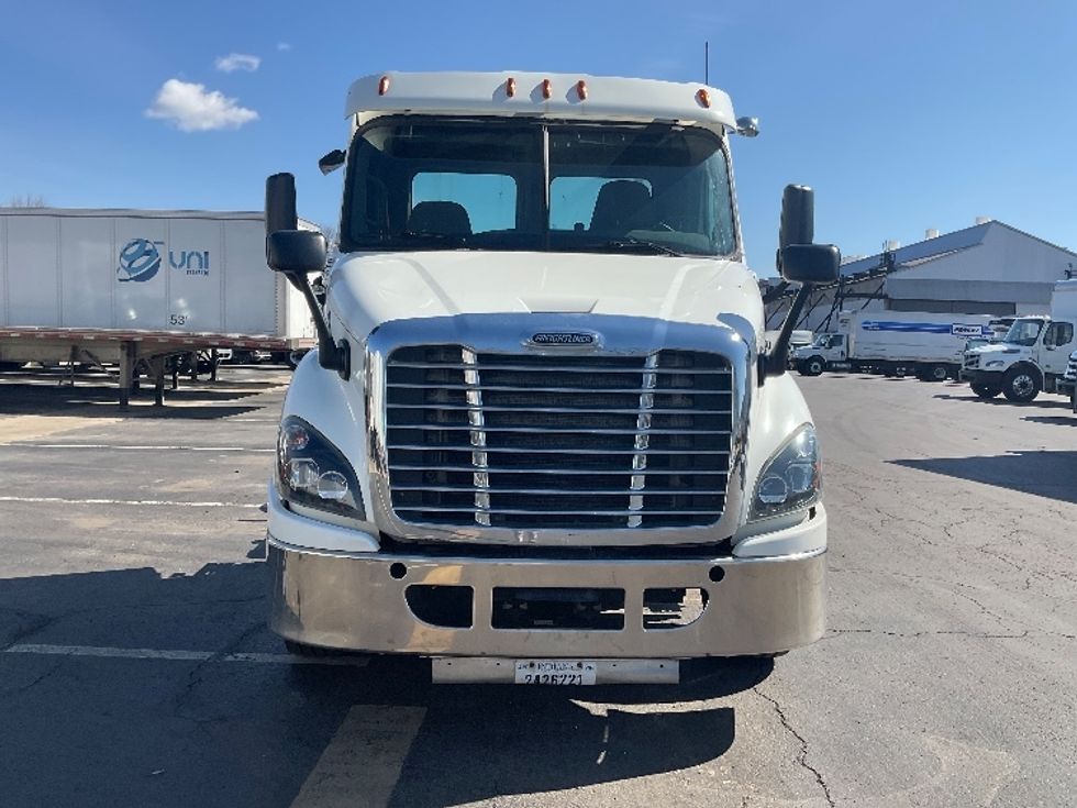 Day Cab Tractor-Heavy Duty Tractors-Freightliner-2017-Cascadia 11364ST-Pittsburgh-PA-272,957\n\t\tmiles-$ 38,250 - Image 2