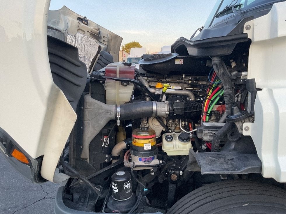 Day Cab Tractor-Heavy Duty Tractors-Freightliner-2017-Cascadia 11364ST-Torrance-CA-291,392\n\t\tmiles-$ 32,750 - Image 16