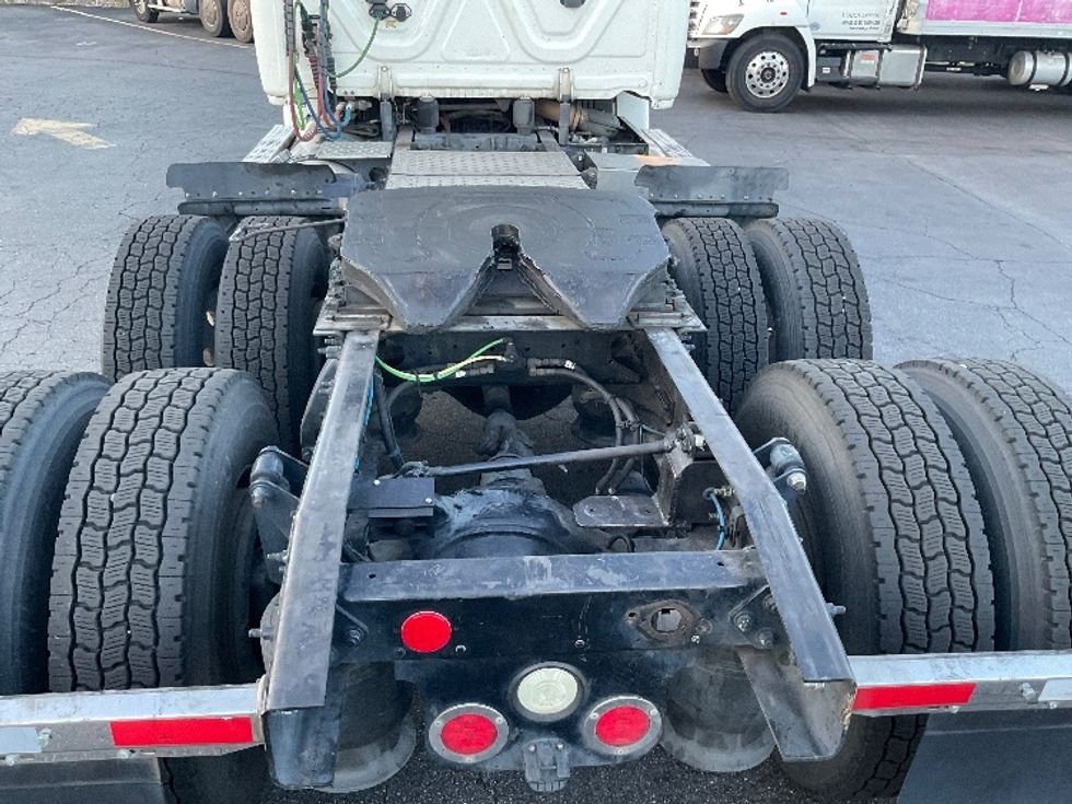 Day Cab Tractor-Heavy Duty Tractors-Freightliner-2017-Cascadia 11364ST-Torrance-CA-291,392\n\t\tmiles-$ 32,750 - Image 6