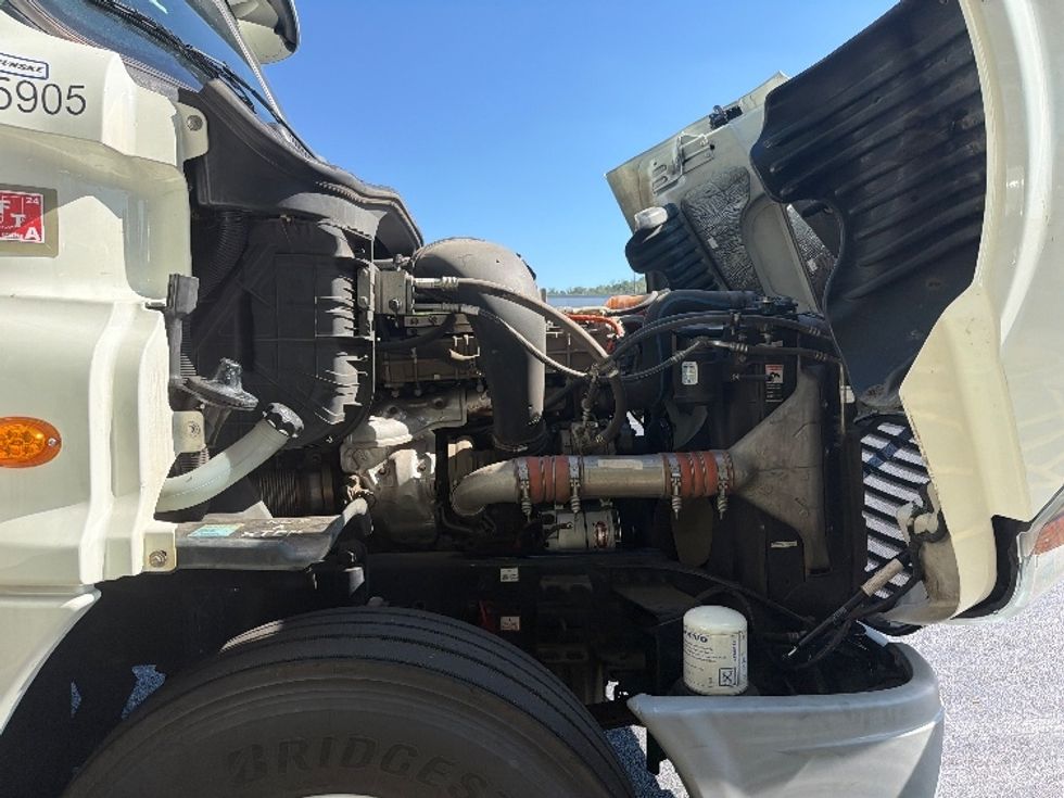 Day Cab Tractor-Heavy Duty Tractors-Freightliner-2017-Cascadia 12542ST-Atlanta-GA-185,116\n\t\tmiles-$ 32,000 - Image 15