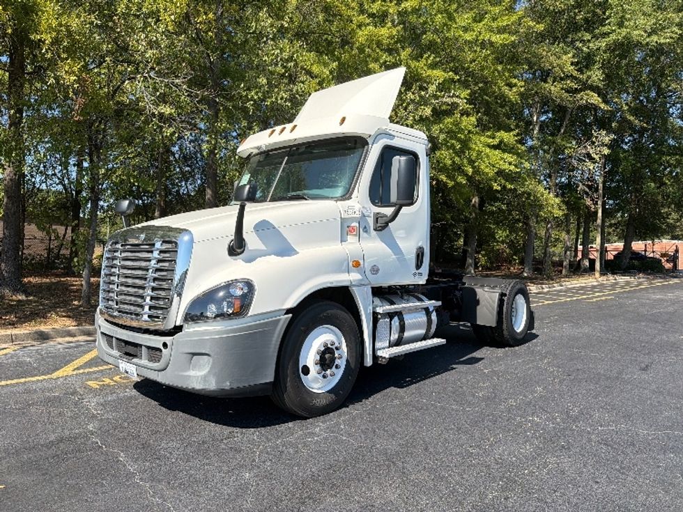 2017 Freightliner Cascadia 125" Sleeper Cab photo 3