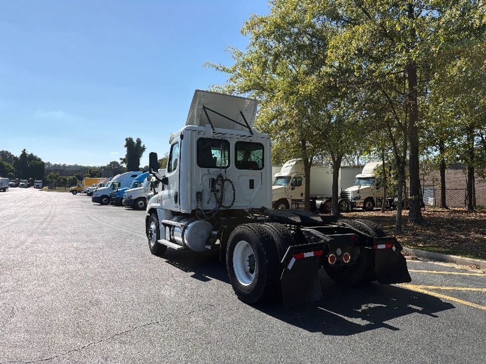 Day Cab Tractor-Heavy Duty Tractors-Freightliner-2017-Cascadia 12542ST-Atlanta-GA-185,116\n\t\tmiles-$ 32,000 - Image 5