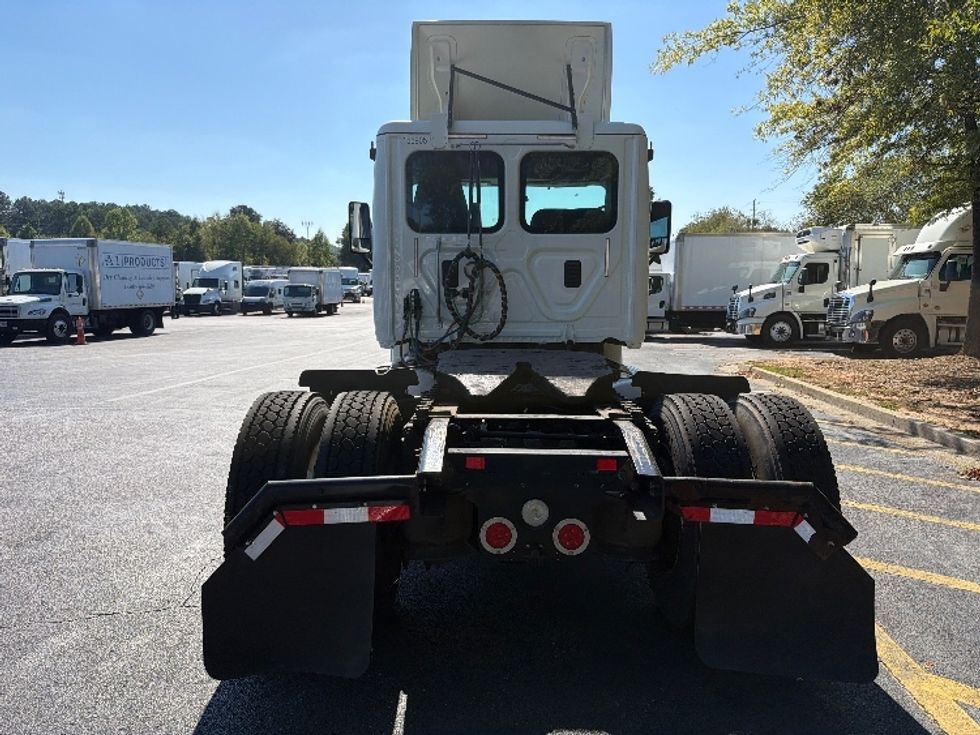 Day Cab Tractor-Heavy Duty Tractors-Freightliner-2017-Cascadia 12542ST-Atlanta-GA-185,116\n\t\tmiles-$ 32,000 - Image 6