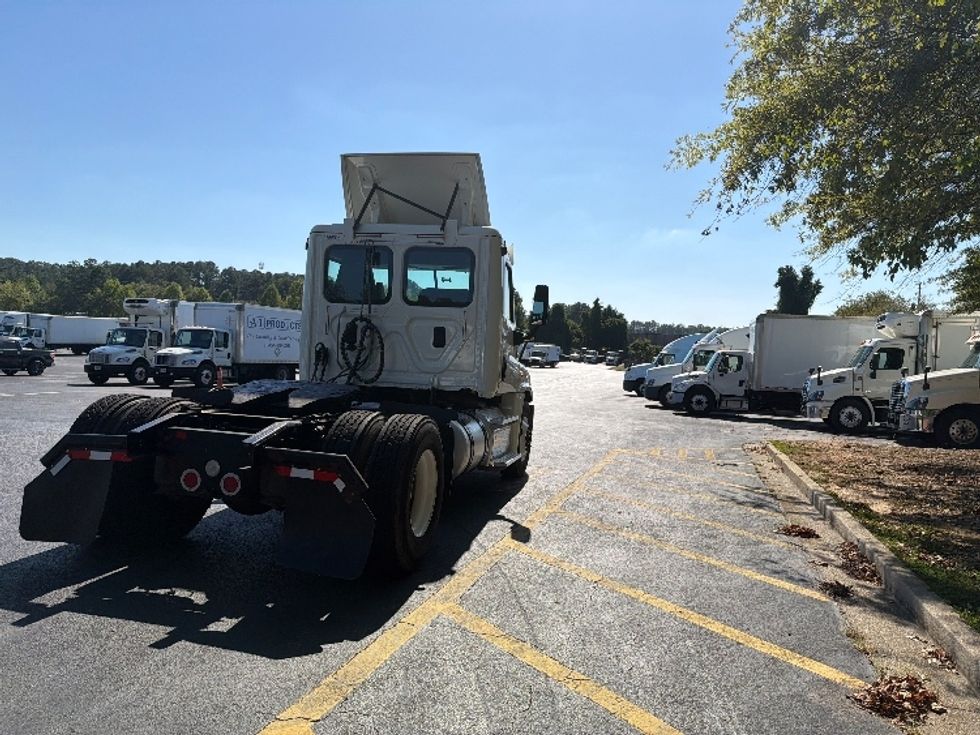 Day Cab Tractor-Heavy Duty Tractors-Freightliner-2017-Cascadia 12542ST-Atlanta-GA-185,116\n\t\tmiles-$ 32,000 - Image 7