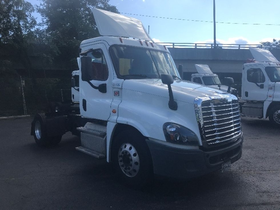 Day Cab Tractor-Heavy Duty Tractors-Freightliner-2017-Cascadia 12542ST-Baltimore-MD-284,551\n\t\tmiles-$ 35,750 - Image 1