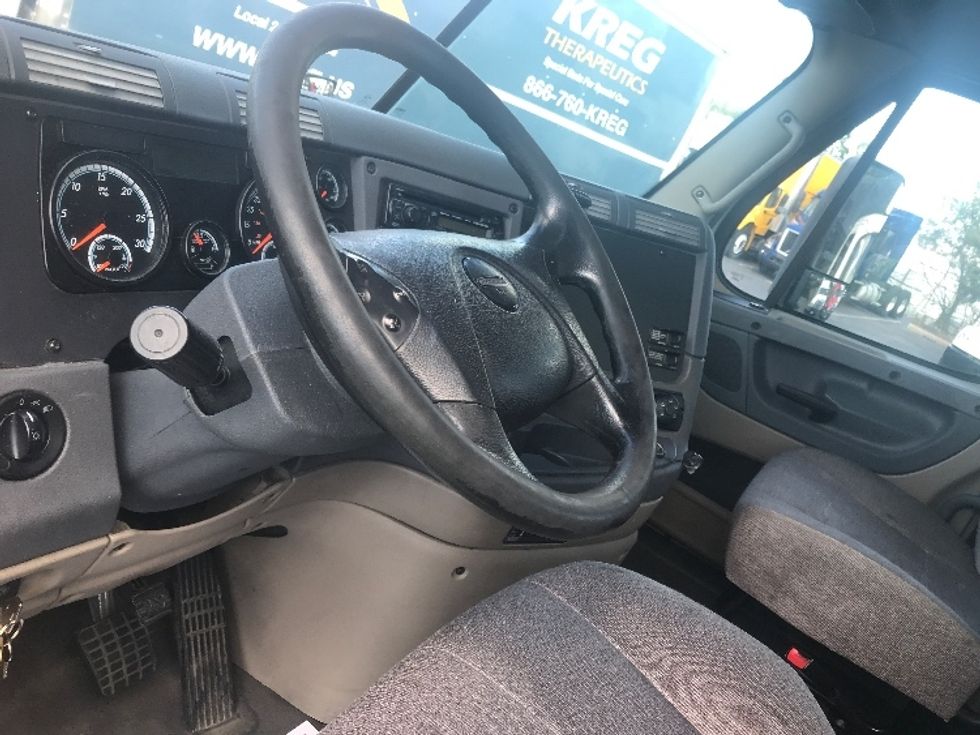 Day Cab Tractor-Heavy Duty Tractors-Freightliner-2017-Cascadia 12542ST-Baltimore-MD-284,551\n\t\tmiles-$ 35,750 - Image 10