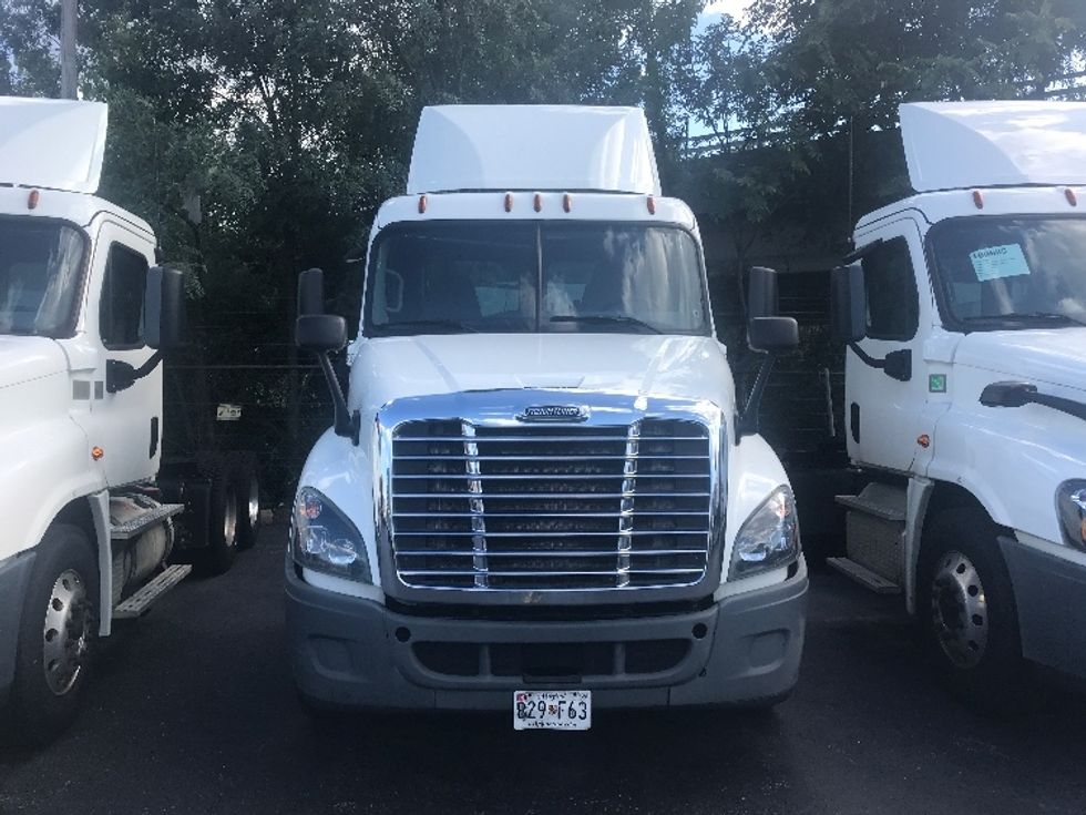 Day Cab Tractor-Heavy Duty Tractors-Freightliner-2017-Cascadia 12542ST-Baltimore-MD-284,551\n\t\tmiles-$ 35,750 - Image 2