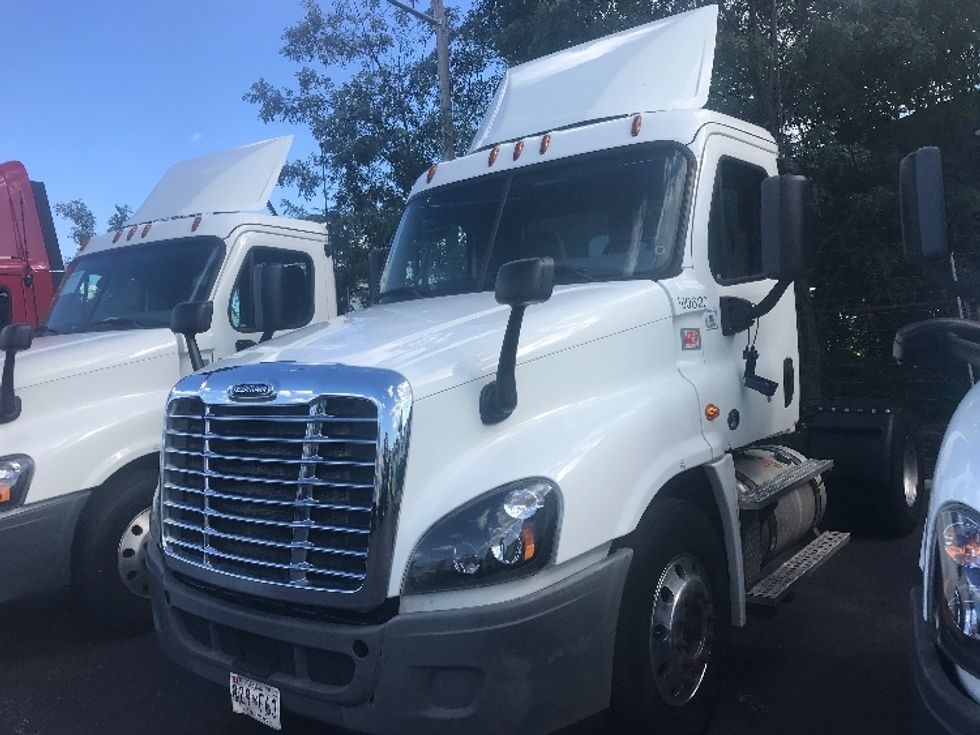 Day Cab Tractor-Heavy Duty Tractors-Freightliner-2017-Cascadia 12542ST-Baltimore-MD-284,551\n\t\tmiles-$ 35,750 - Image 3