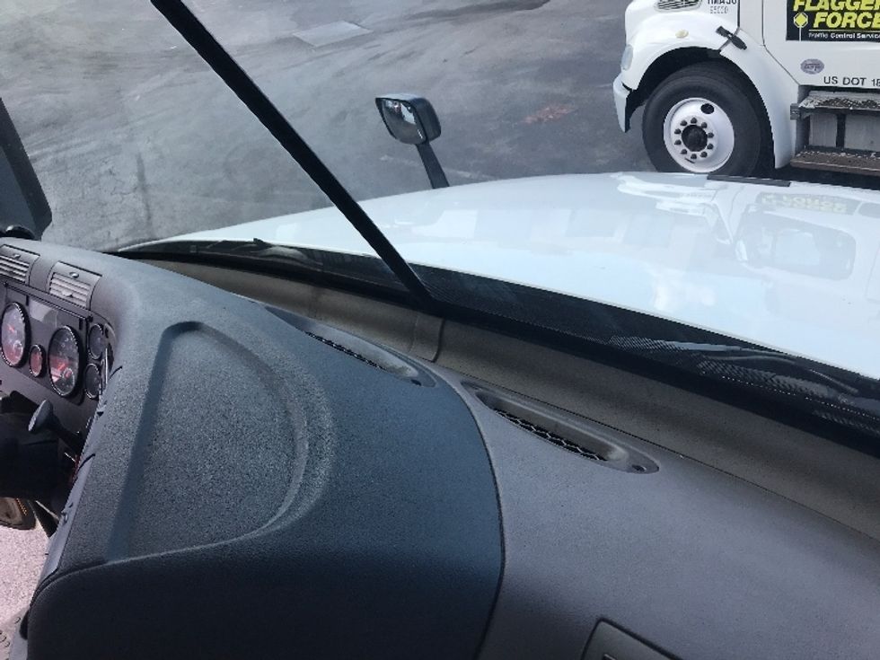 Day Cab Tractor-Heavy Duty Tractors-Freightliner-2017-Cascadia 12542ST-Baltimore-MD-331,442\n\t\tmiles-$ 34,000 - Image 13