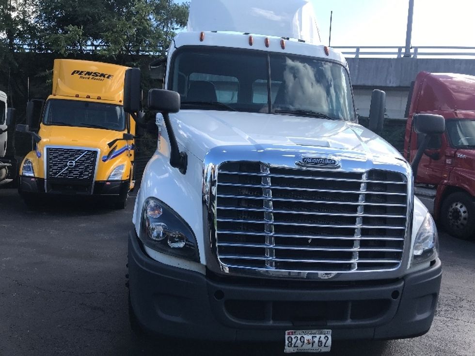 Day Cab Tractor-Heavy Duty Tractors-Freightliner-2017-Cascadia 12542ST-Baltimore-MD-331,442\n\t\tmiles-$ 34,000 - Image 2