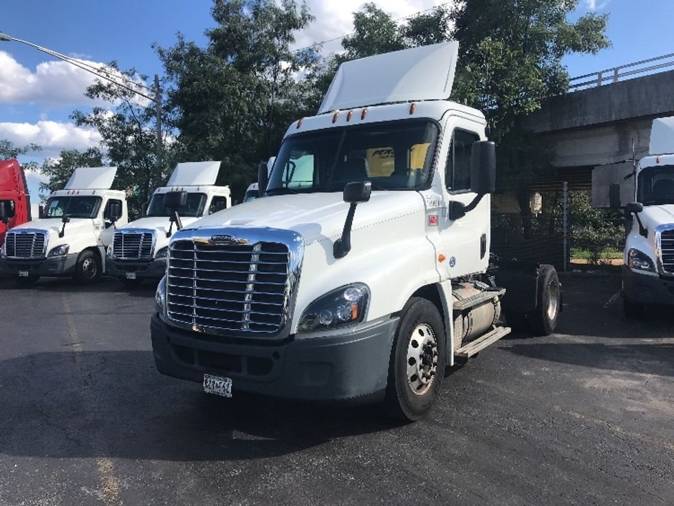 Day Cab Tractor-Heavy Duty Tractors-Freightliner-2017-Cascadia 12542ST-Baltimore-MD-331,442\n\t\tmiles-$ 34,000 - Image 3