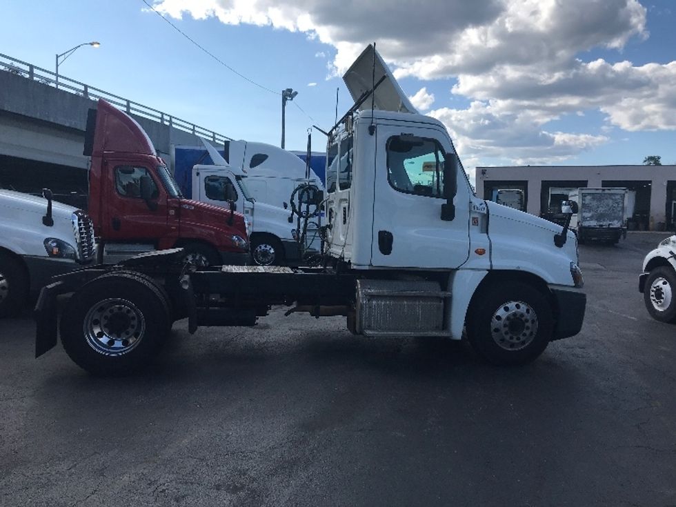Day Cab Tractor-Heavy Duty Tractors-Freightliner-2017-Cascadia 12542ST-Baltimore-MD-331,442\n\t\tmiles-$ 34,000 - Image 8