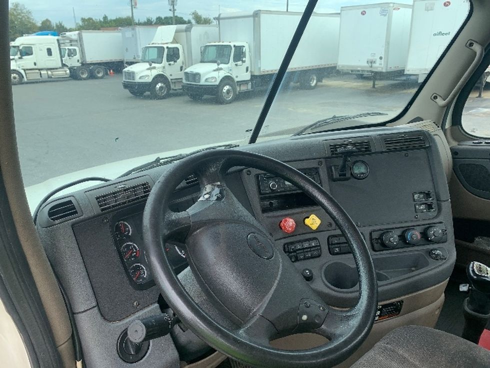 2017 Freightliner Cascadia 125" Sleeper Cab photo 10