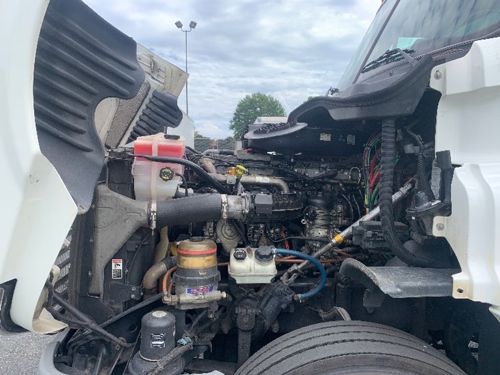 2017 Freightliner Cascadia 125" Sleeper Cab photo 16