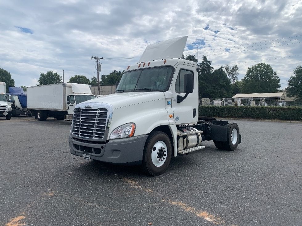 2017 Freightliner Cascadia 125" Sleeper Cab photo 3