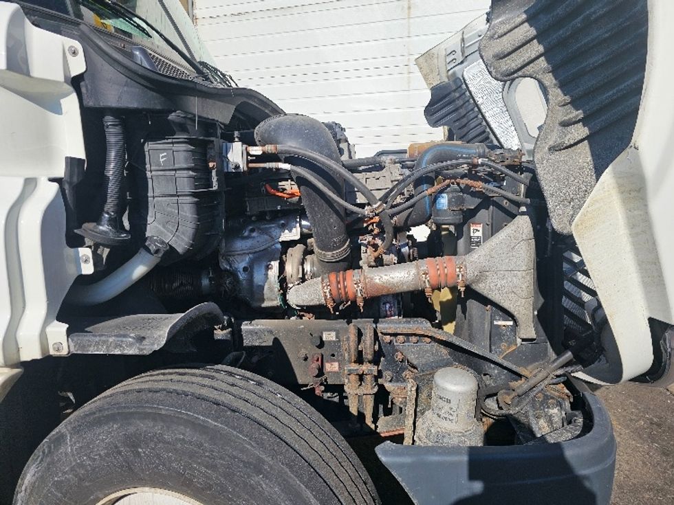 Day Cab Tractor-Heavy Duty Tractors-Freightliner-2017-Cascadia 12542ST-Fitchburg-MA-292,876\n\t\tmiles-$ 30,500 - Image 15