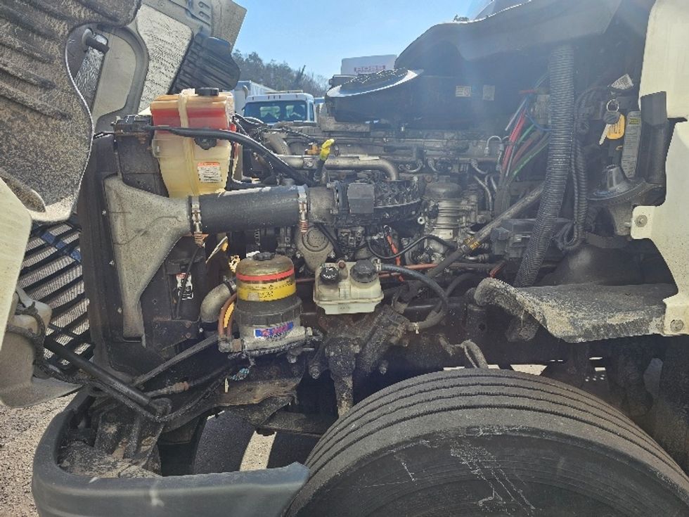 Day Cab Tractor-Heavy Duty Tractors-Freightliner-2017-Cascadia 12542ST-Fitchburg-MA-292,876\n\t\tmiles-$ 30,500 - Image 16