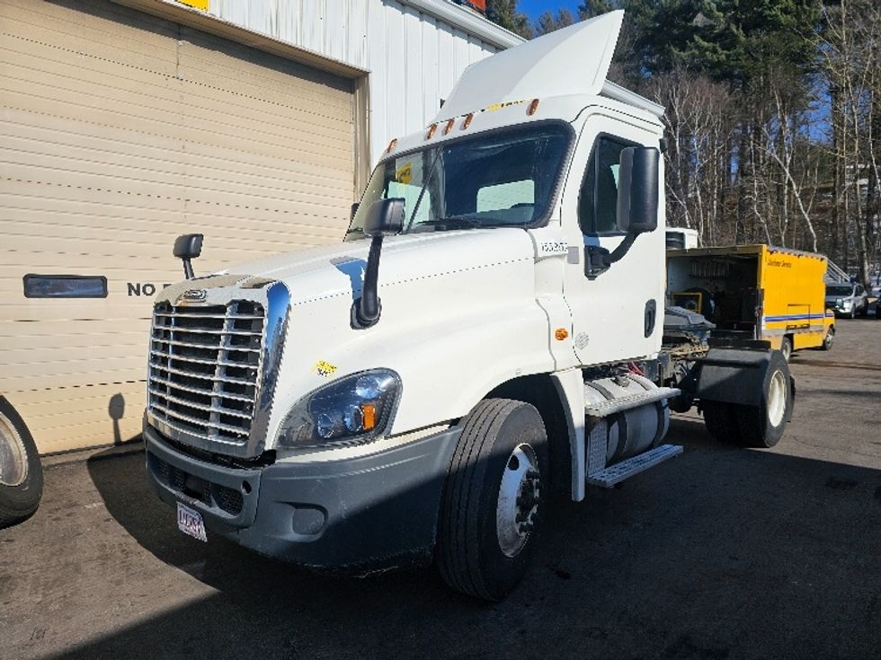 Day Cab Tractor-Heavy Duty Tractors-Freightliner-2017-Cascadia 12542ST-Fitchburg-MA-292,876\n\t\tmiles-$ 30,500 - Image 3