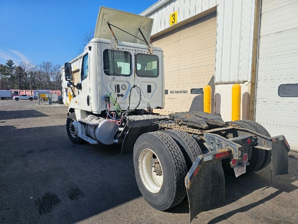Day Cab Tractor-Heavy Duty Tractors-Freightliner-2017-Cascadia 12542ST-Fitchburg-MA-292,876\n\t\tmiles-$ 30,500 - Image 5