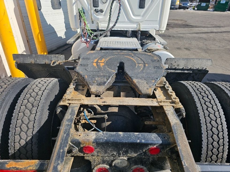 Day Cab Tractor-Heavy Duty Tractors-Freightliner-2017-Cascadia 12542ST-Fitchburg-MA-292,876\n\t\tmiles-$ 30,500 - Image 6