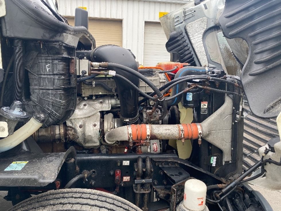 Day Cab Tractor-Heavy Duty Tractors-Freightliner-2017-Cascadia 12542ST-Fitchburg-MA-293,971\n\t\tmiles-$ 31,500 - Image 14