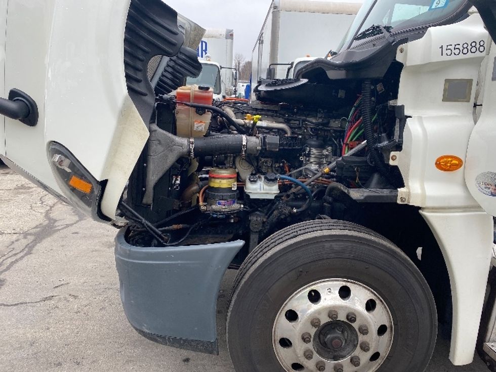 Day Cab Tractor-Heavy Duty Tractors-Freightliner-2017-Cascadia 12542ST-Fitchburg-MA-293,971\n\t\tmiles-$ 31,500 - Image 16