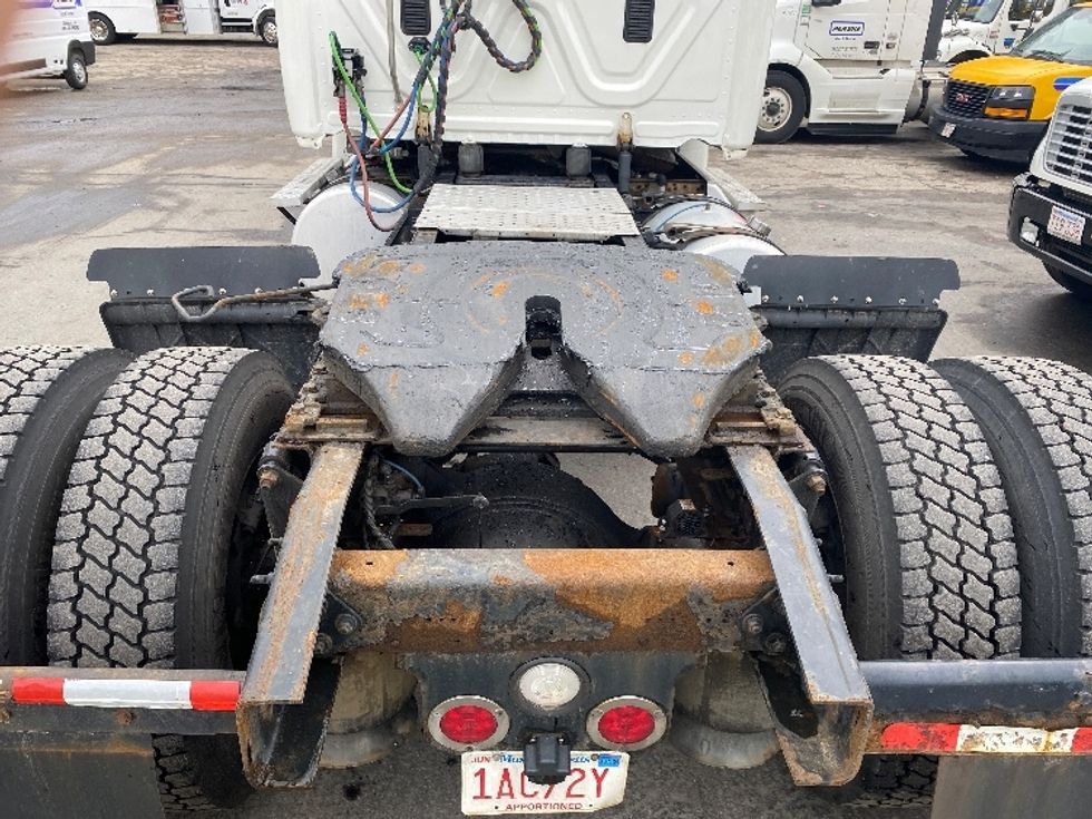 Day Cab Tractor-Heavy Duty Tractors-Freightliner-2017-Cascadia 12542ST-Fitchburg-MA-293,971\n\t\tmiles-$ 31,500 - Image 6